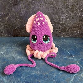 Кальмар из плюшевой пряжи