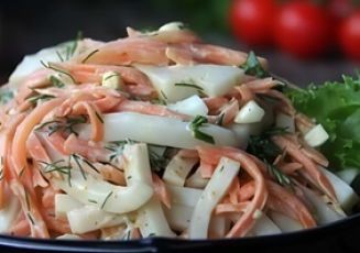 Салат из кальмаров с яйцом и корейской морковью