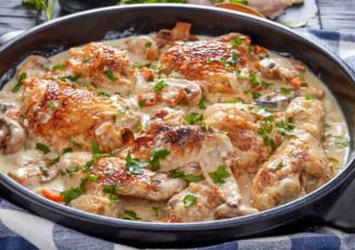 Фрикасе из мяса курицы с грибами